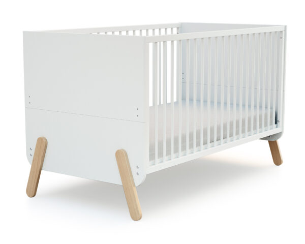 Pack lit bébé évolutif PIRATE 70 x 140 cm avec matelas et barrière de lit - Les Bons plans AT4 - Hêtre massif et panneaux de fibres haute densité.