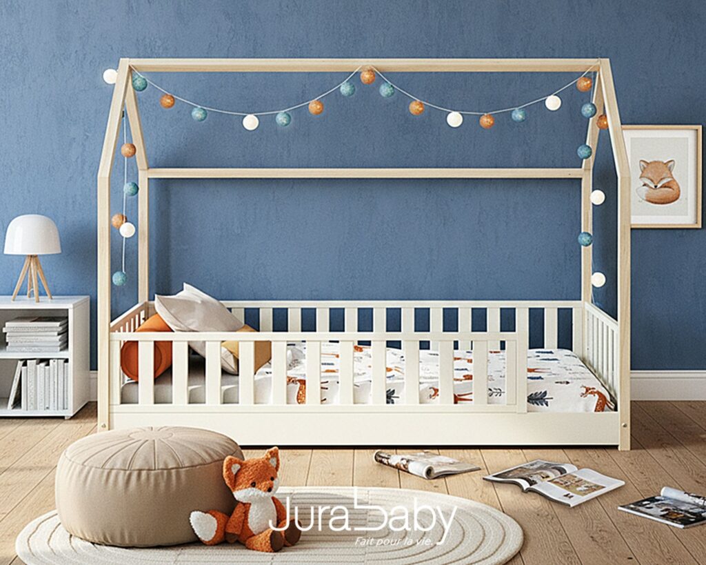 Ambiance d'une chambre d'enfant avec le lit au sol SONHO avec toit cabane
